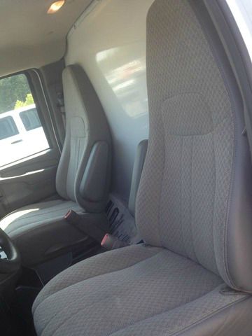 Chevrolet 3500 2011 photo 2