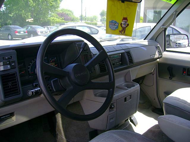 Chevrolet Astro 1992 photo 2
