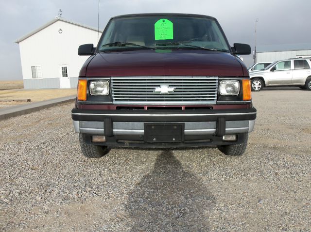 Chevrolet Astro 1993 photo 2