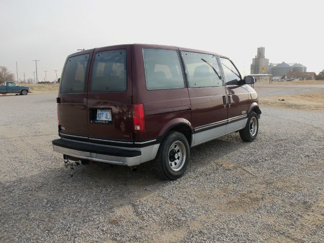 Chevrolet Astro 1993 photo 4