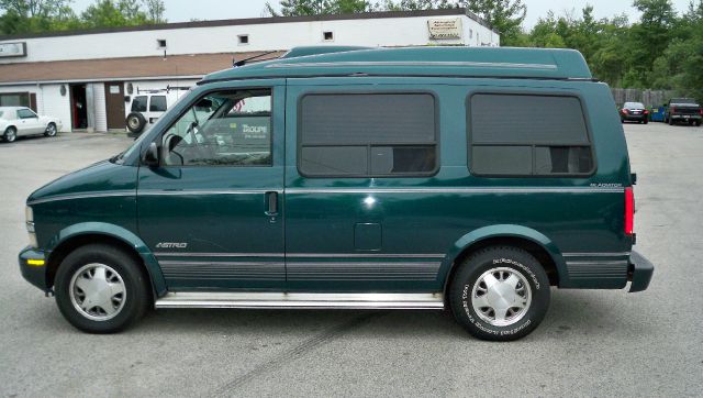 Chevrolet Astro SL AWD CVT Leatherroof Passenger Van