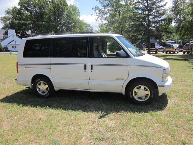 Chevrolet Astro 1998 photo 2