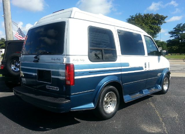Chevrolet Astro 1998 photo 1