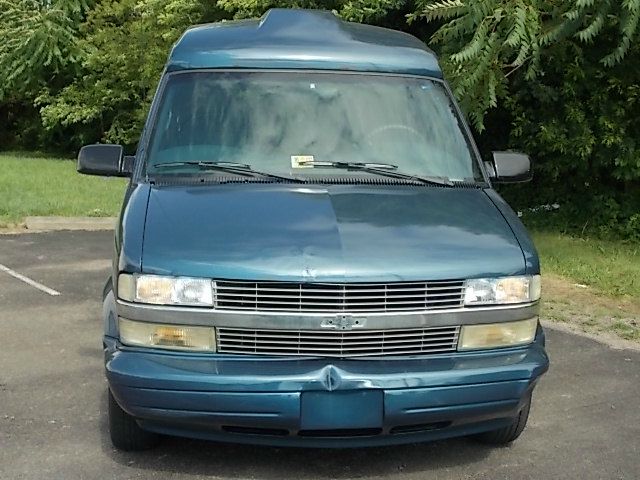 Chevrolet Astro 1999 photo 1