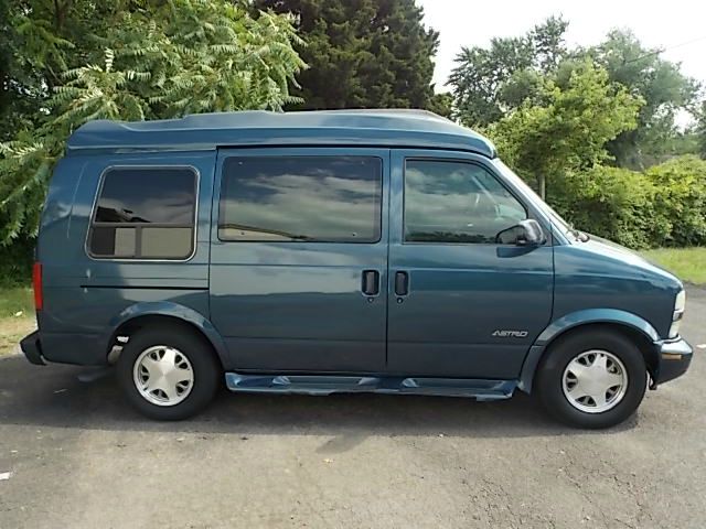 Chevrolet Astro 1999 photo 2