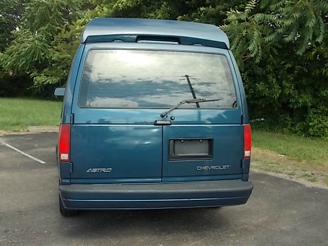 Chevrolet Astro 1999 photo 4
