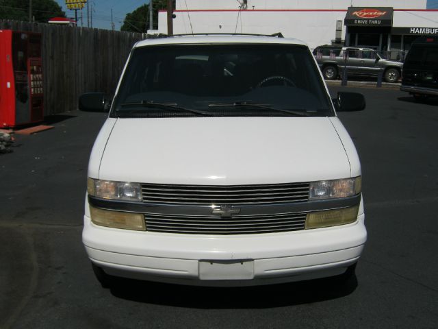 Chevrolet Astro 1999 photo 2