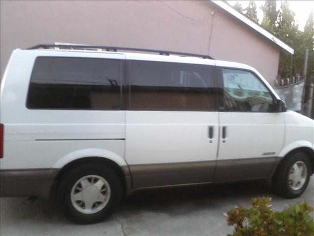 Chevrolet Astro 1999 photo 1