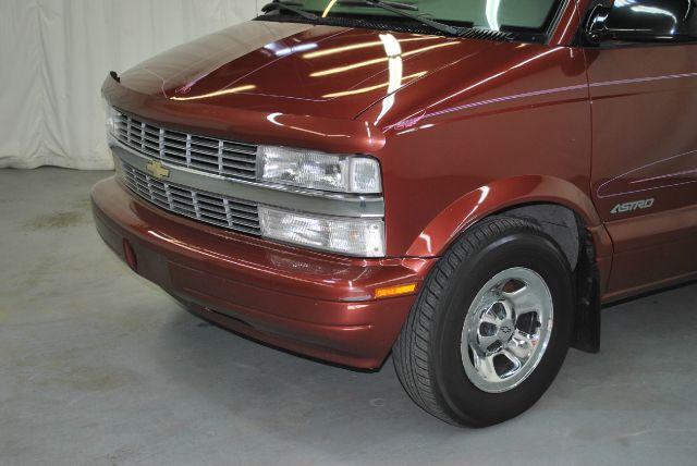 Chevrolet Astro 1999 photo 3