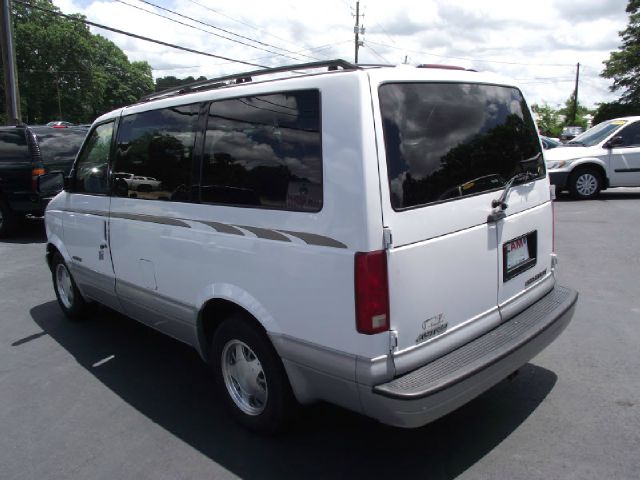 Chevrolet Astro 1999 photo 4