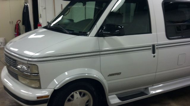 Chevrolet Astro 2000 photo 2