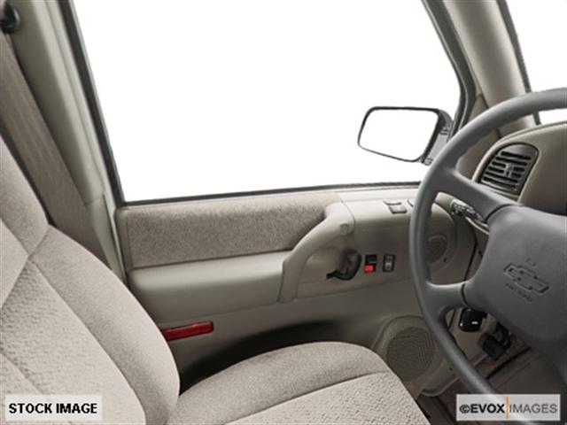 Chevrolet Astro 2000 photo 2