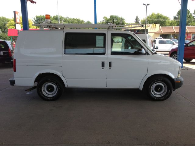 Chevrolet Astro 2000 photo 2