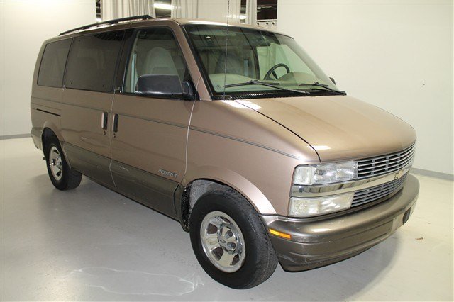Chevrolet Astro 2000 photo 3