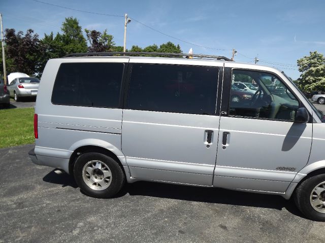 Chevrolet Astro 2000 photo 1