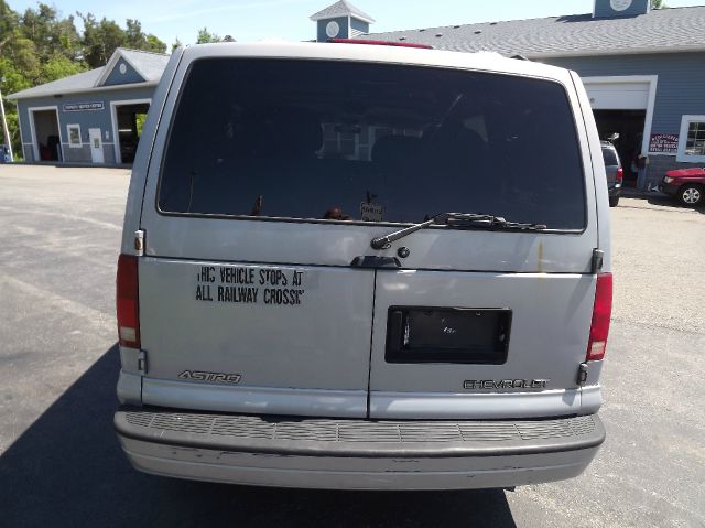Chevrolet Astro 2000 photo 3