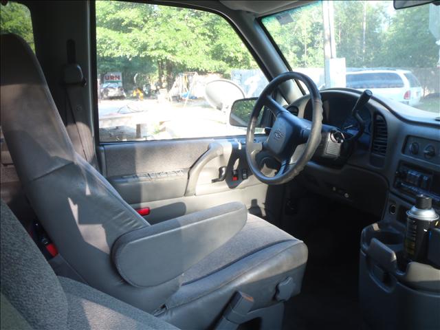 Chevrolet Astro 2001 photo 3