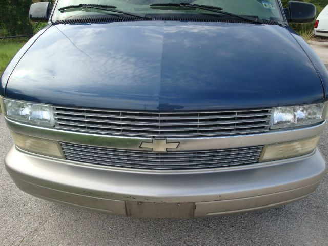 Chevrolet Astro 2001 photo 3