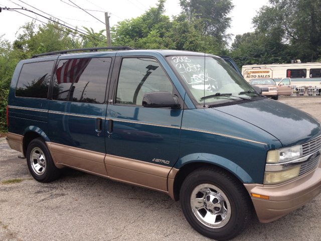 Chevrolet Astro 2001 photo 1