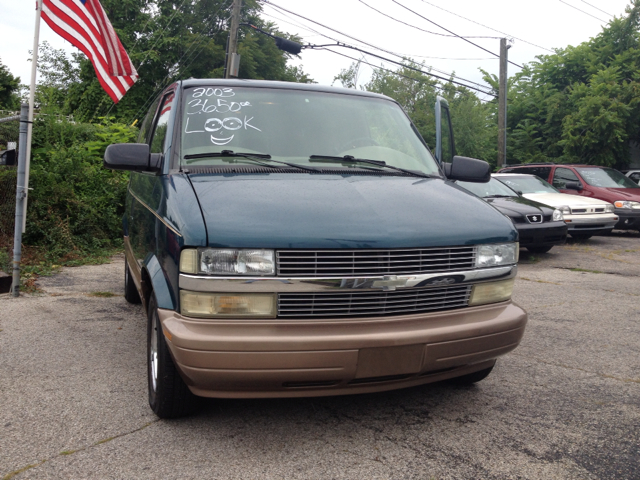 Chevrolet Astro 2001 photo 3