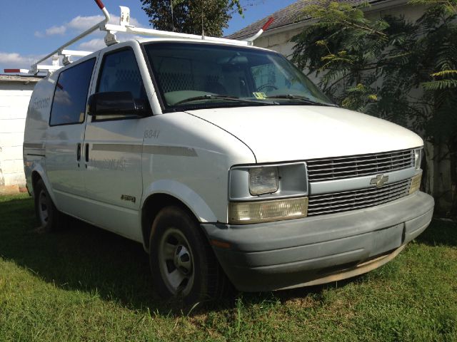 Chevrolet Astro 2001 photo 2