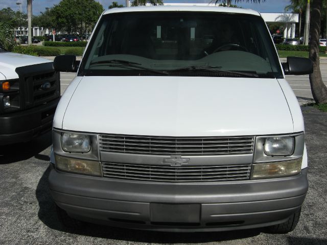 Chevrolet Astro 2001 photo 2