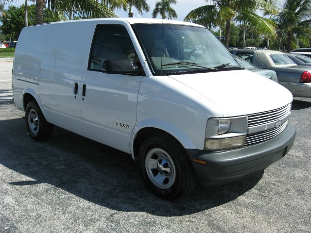 Chevrolet Astro 2001 photo 3