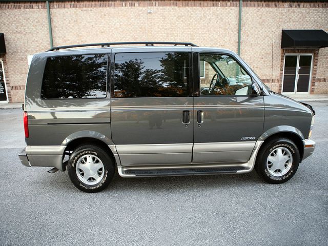 Chevrolet Astro 2001 photo 2