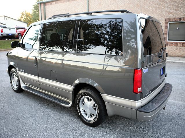 Chevrolet Astro 2001 photo 3