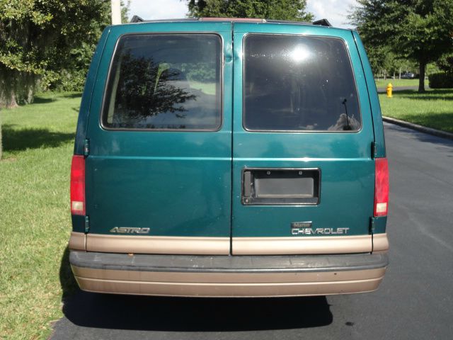 Chevrolet Astro 2001 photo 1