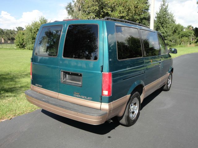 Chevrolet Astro 2001 photo 2