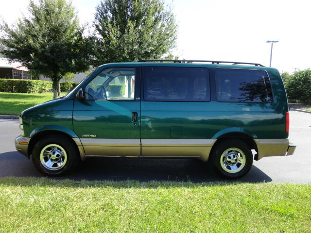 Chevrolet Astro 2001 photo 4