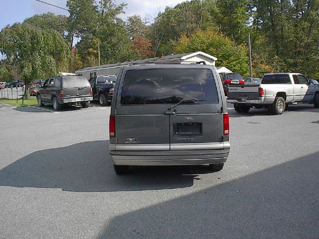 Chevrolet Astro 2001 photo 1