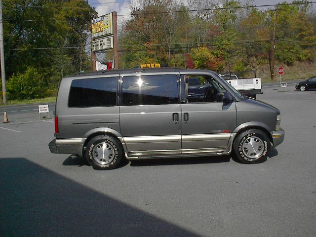 Chevrolet Astro 2001 photo 2