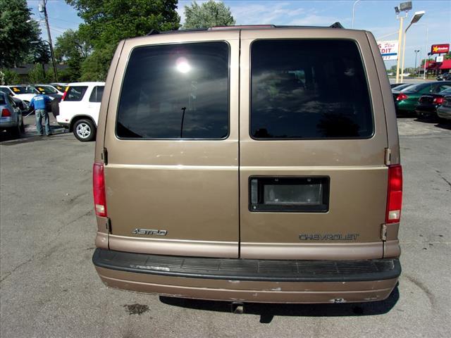 Chevrolet Astro 2002 photo 3