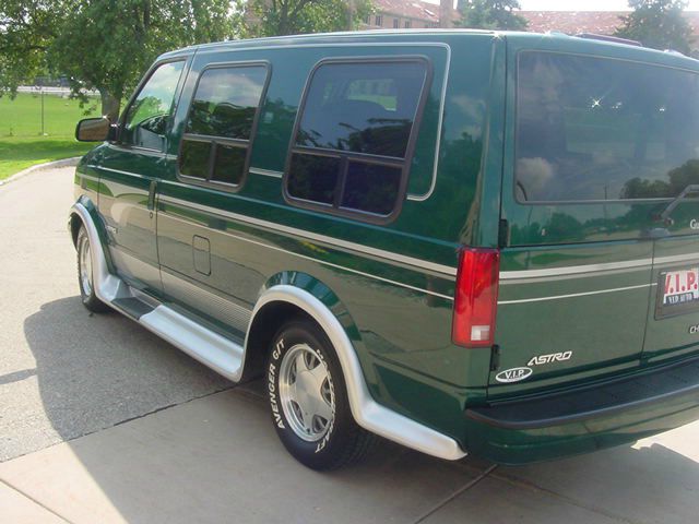 Chevrolet Astro 2002 photo 3