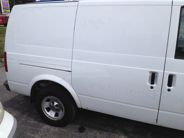 Chevrolet Astro 2002 photo 3