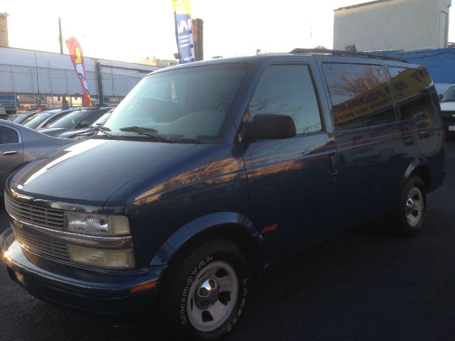 Chevrolet Astro 2002 photo 2