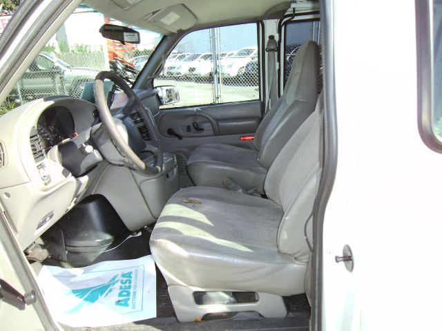 Chevrolet Astro 2002 photo 2