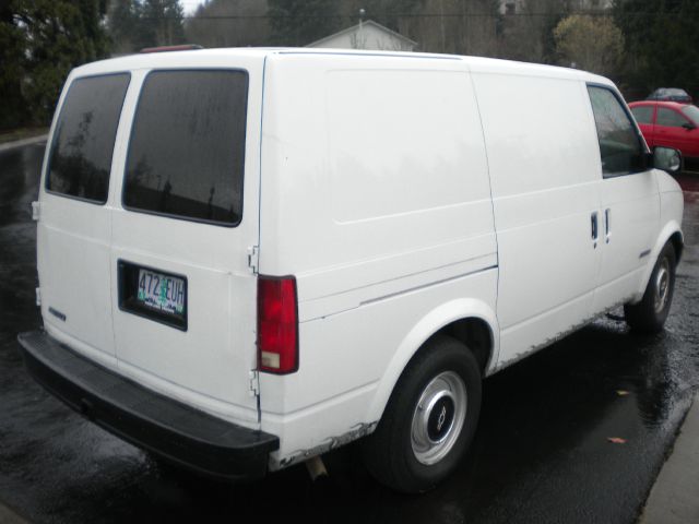 Chevrolet Astro 2002 photo 2