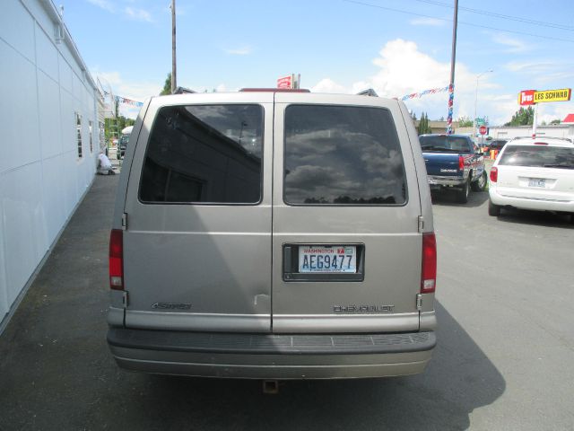 Chevrolet Astro 2002 photo 2