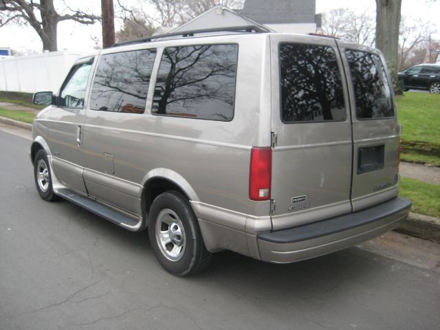 Chevrolet Astro 2002 photo 1
