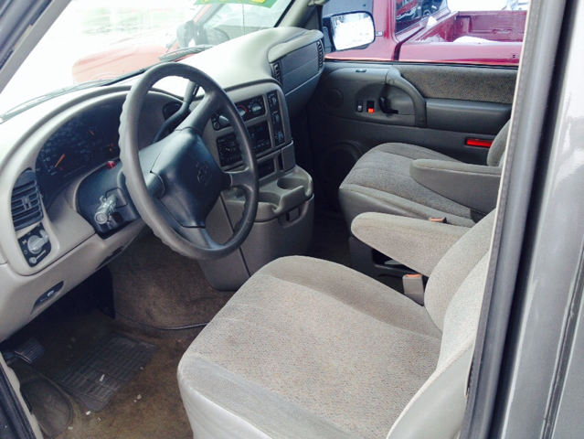 Chevrolet Astro 2002 photo 3