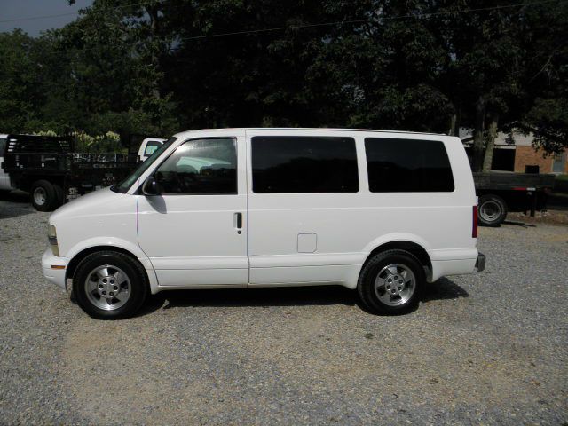 Chevrolet Astro 2003 photo 1