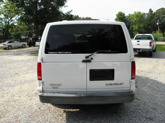 Chevrolet Astro 2003 photo 3