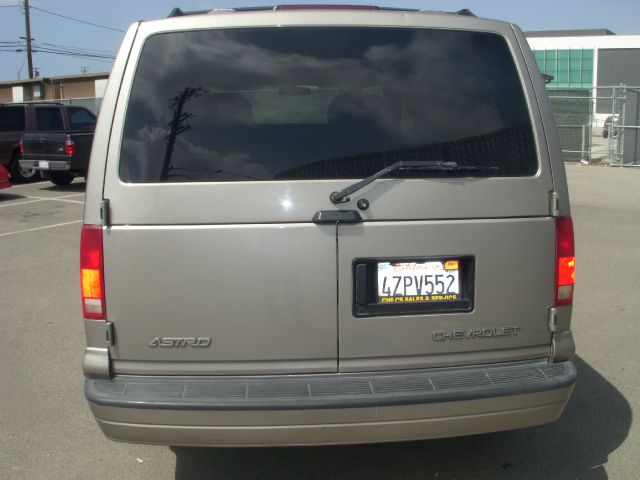 Chevrolet Astro 2003 photo 1