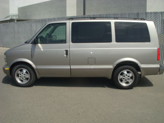 Chevrolet Astro 2003 photo 2