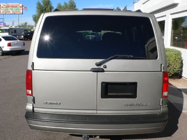 Chevrolet Astro 2003 photo 2