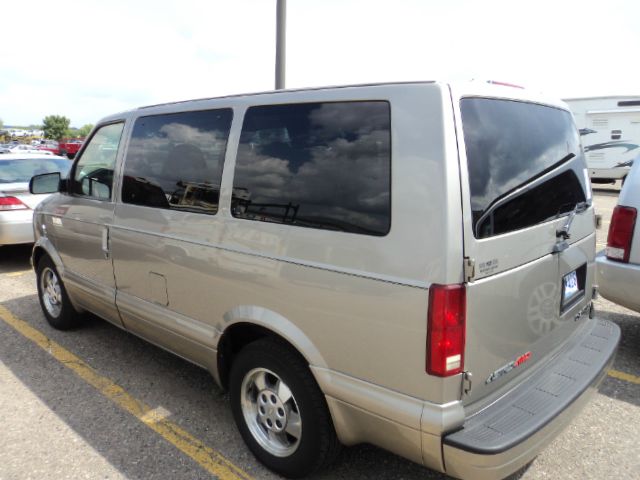 Chevrolet Astro 2003 photo 2