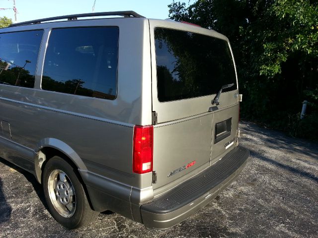 Chevrolet Astro 2003 photo 1